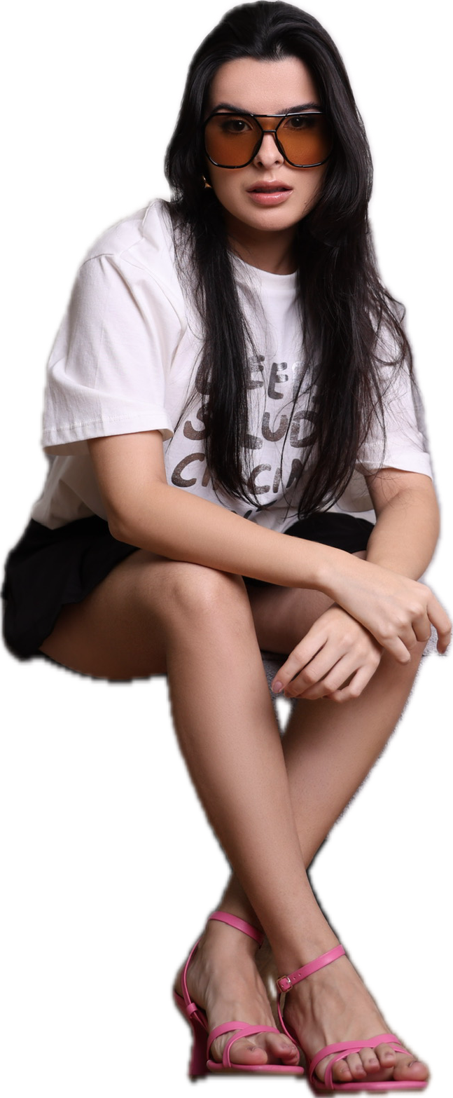 Vitoria sophisticated with trench coat