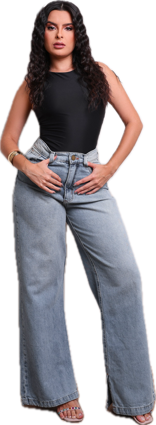 Vitoria casual style with pink top and denim